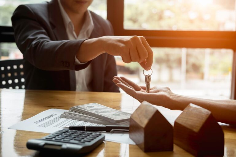 How to Become an Estate Agent