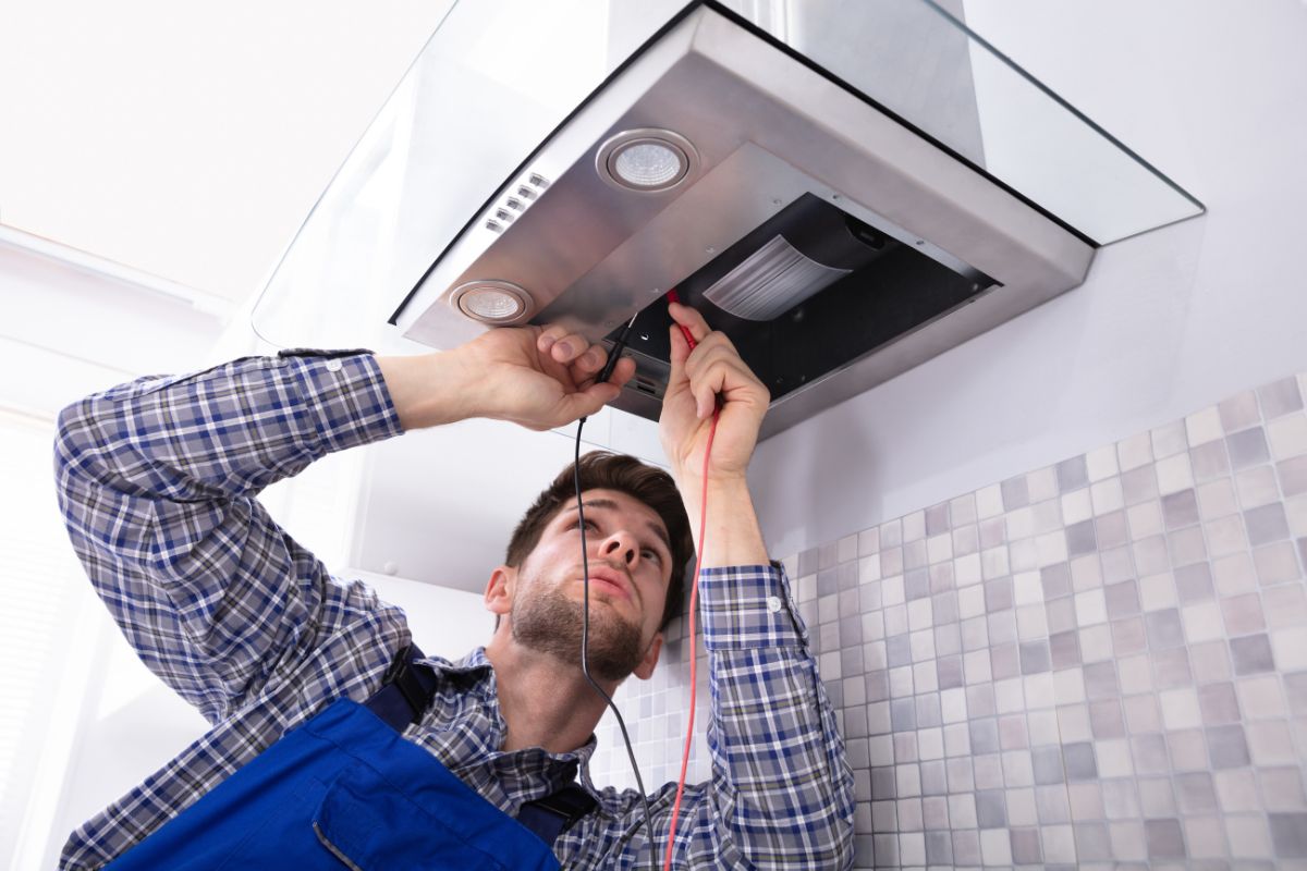 How to Clean the Extractor Fan Above the Hob